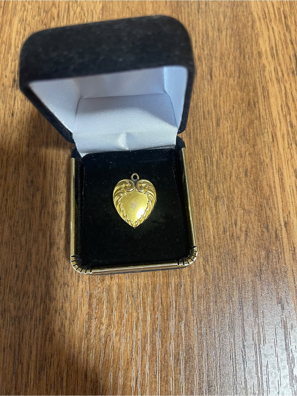 Antique Gold Heart Locket - Picture 3 of 3